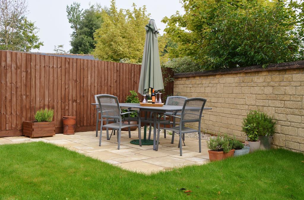 Coombe Cottage Sutton Green Exterior foto